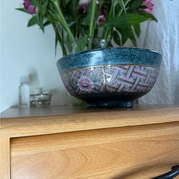 Chinese Porcelain salat bowl Lotus Flowers Geometric Green Rose Rim
Center PO - Picture 4 of 10